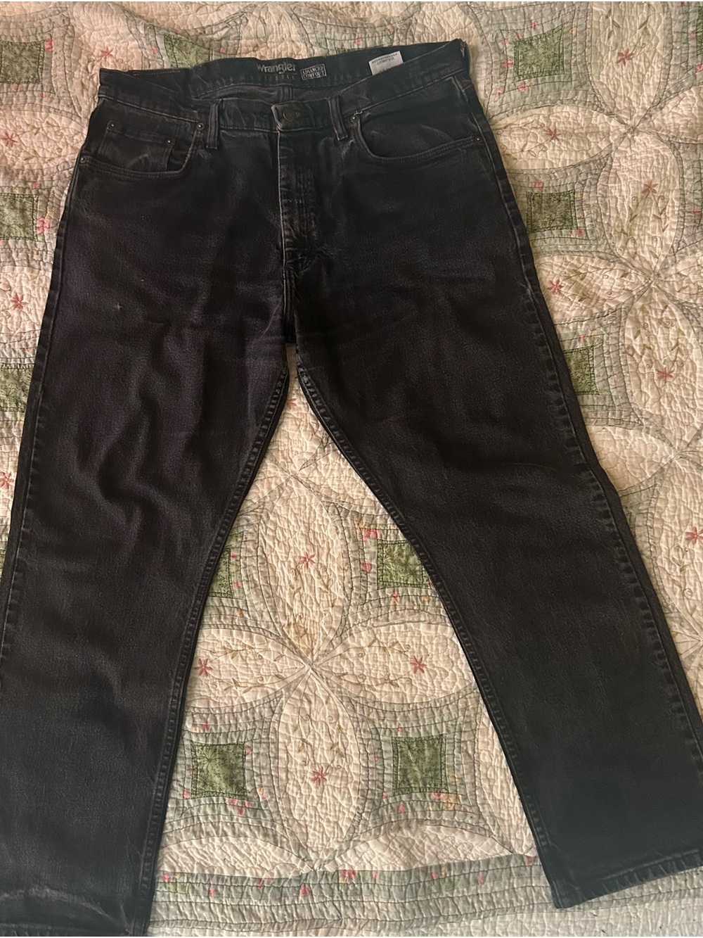 Wrangler Men's Black Relaxed Fit Jeans